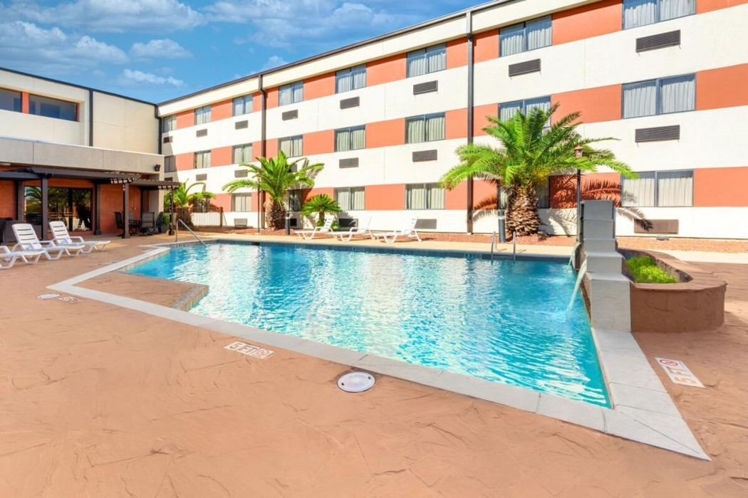 Red Lion Inn & Suites Houston IAH Airport 8/16