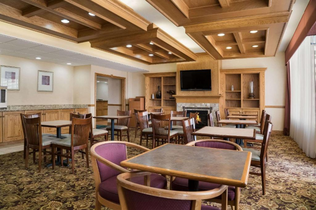 Quality Inn and Suites Saginaw, MI 32/47