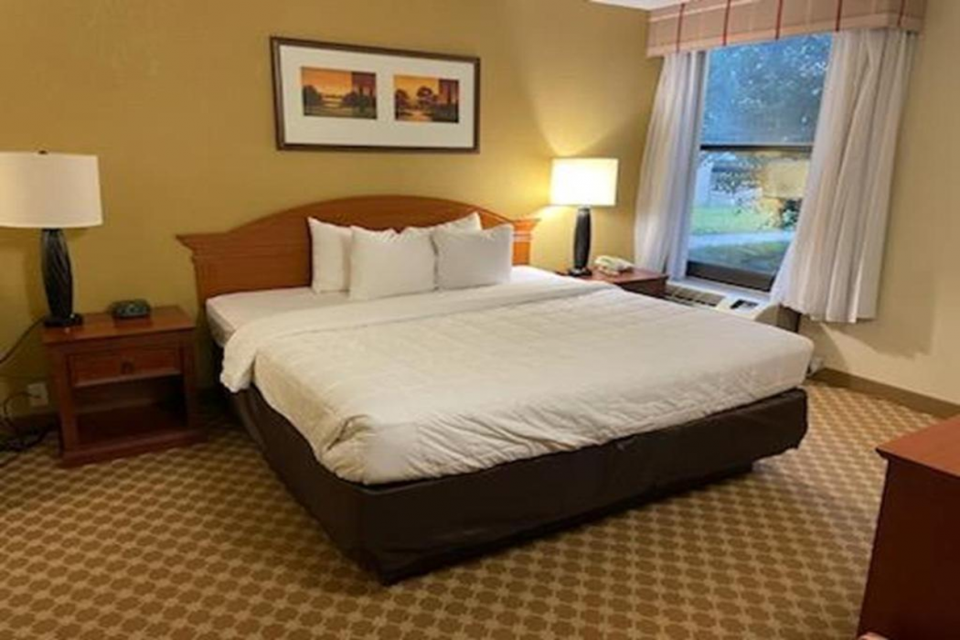 Quality Inn and Suites Saginaw, MI 14/47