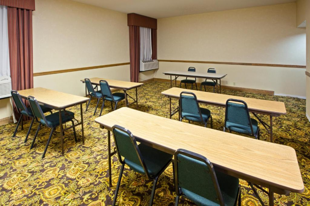 Quality Inn and Suites Saginaw, MI 19/47