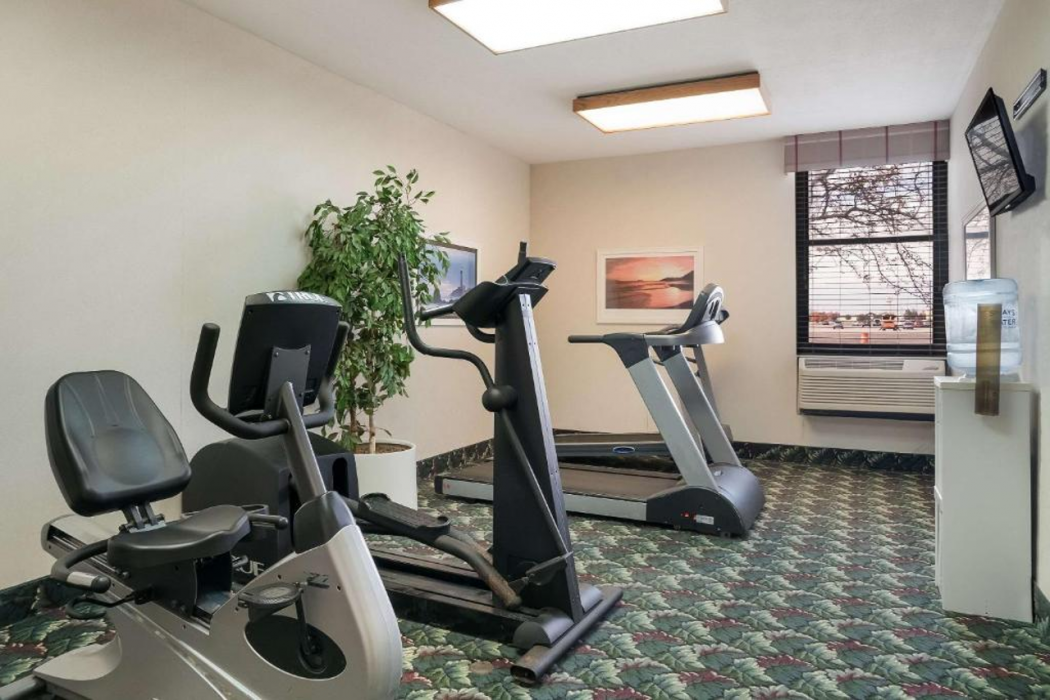 Quality Inn and Suites Saginaw, MI 20/47