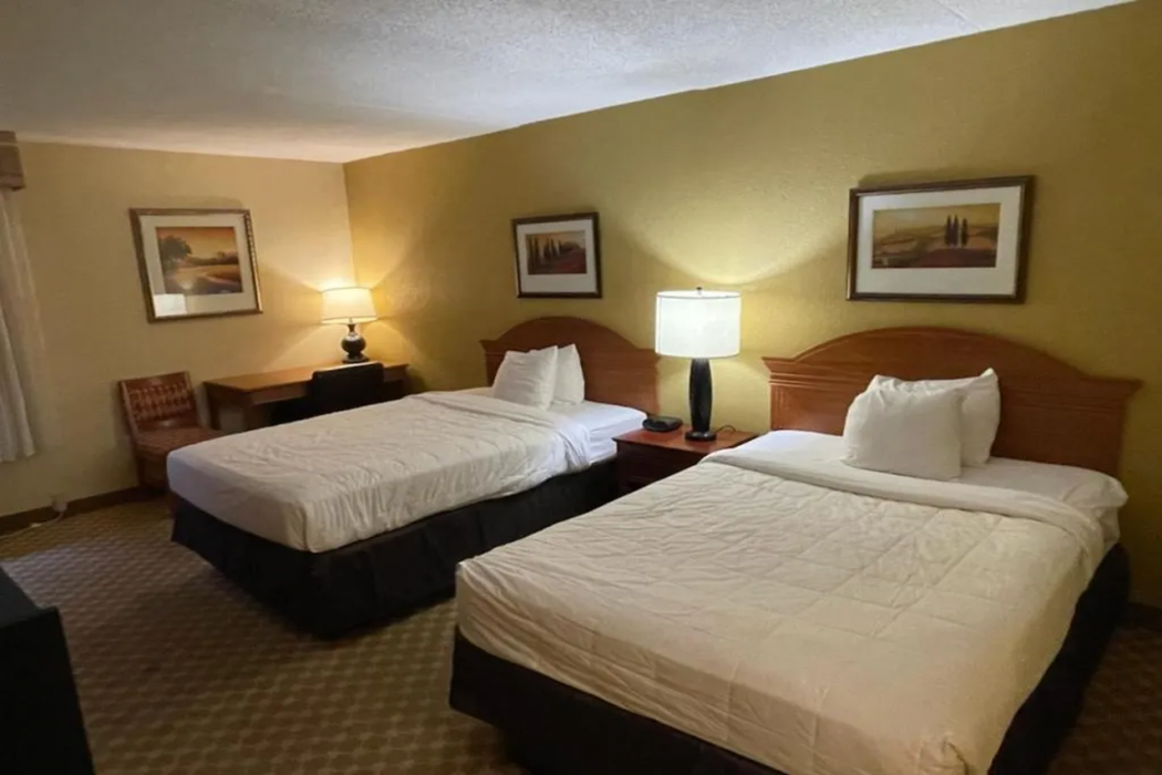 Quality Inn and Suites Saginaw, MI 16/47