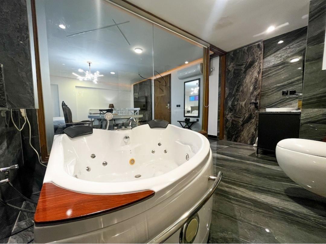 Modern Jacuzzi