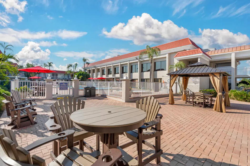 Quality Inn & Suites Conference Center 1/32