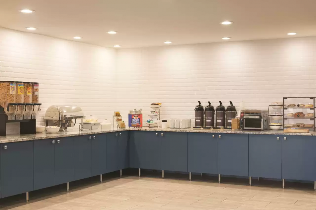 Country Inn & Suites by Radisson, Shoreview-Mounds View, MN 9/18