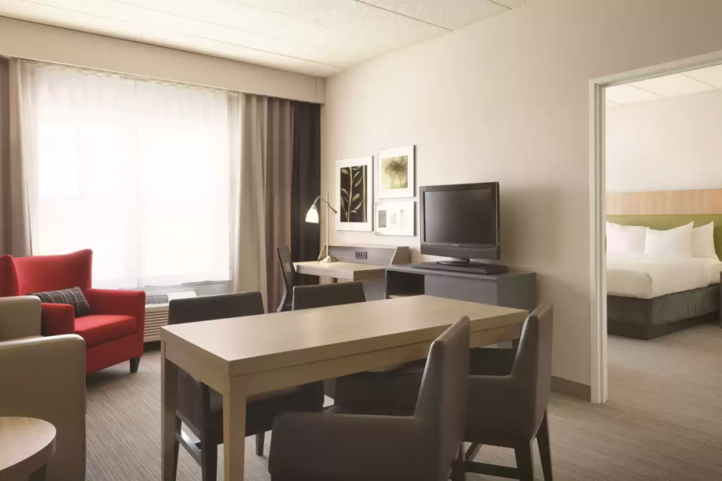 Country Inn & Suites by Radisson, Shoreview-Mounds View, MN 5/18