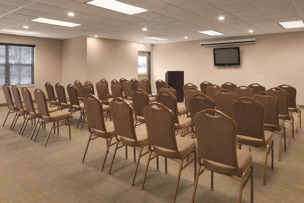 Country Inn & Suites by Radisson, Shoreview-Mounds View, MN 11/18