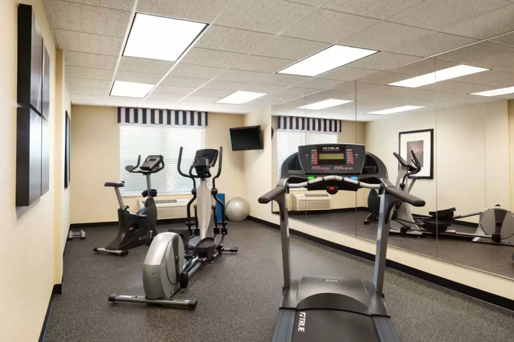 Country Inn & Suites by Radisson, Shoreview-Mounds View, MN 12/18