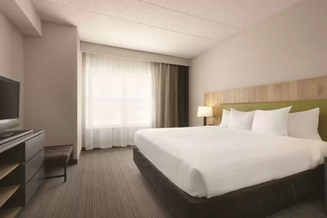 Country Inn & Suites by Radisson, Shoreview-Mounds View, MN 6/18