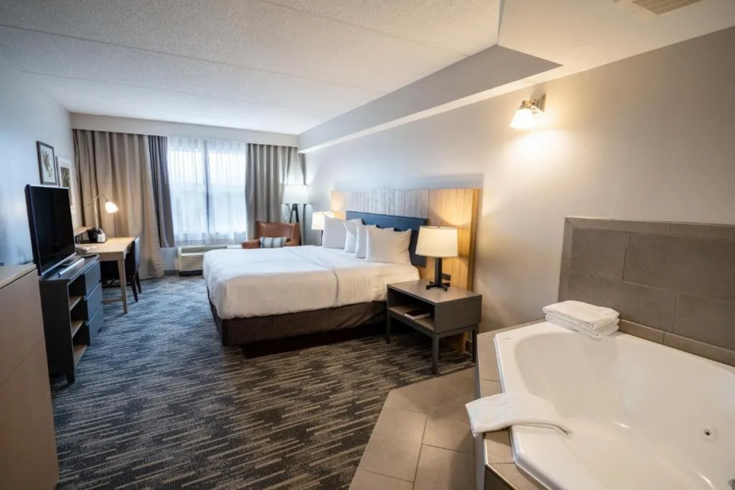 Country Inn and Suites by Radisson State College (Penn State Area), PA 10/28