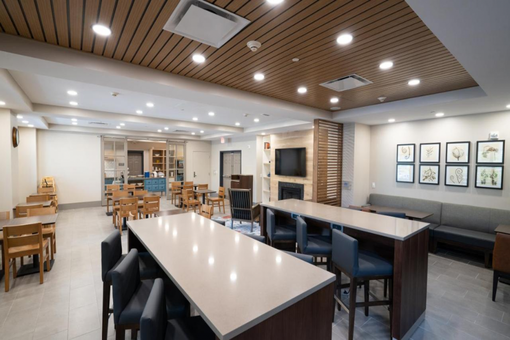 Country Inn and Suites by Radisson State College (Penn State Area), PA 15/28