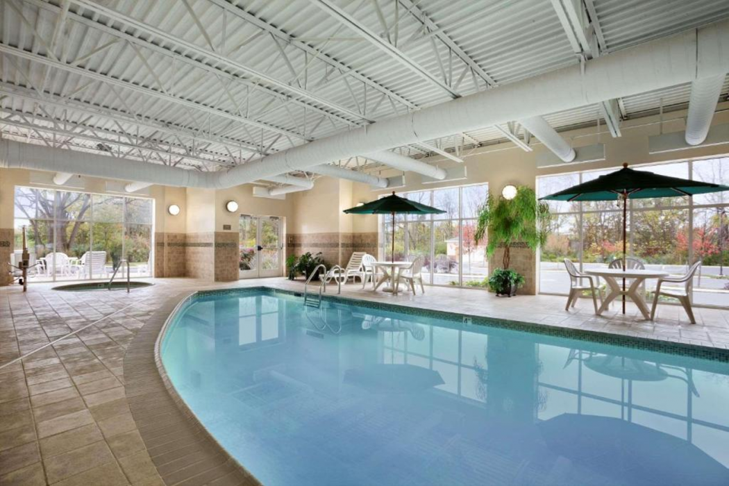 Country Inn and Suites by Radisson State College (Penn State Area), PA 18/28