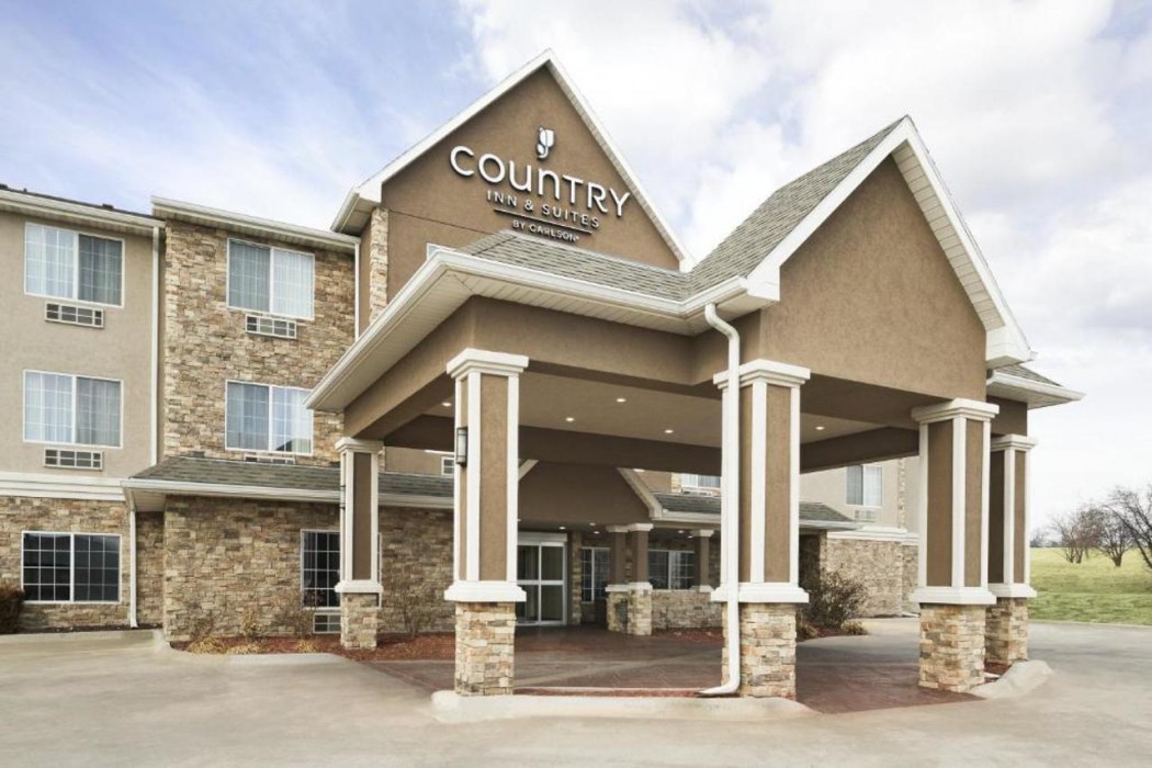 Country Inn & Suites by Radisson, Topeka West, KS 2/42