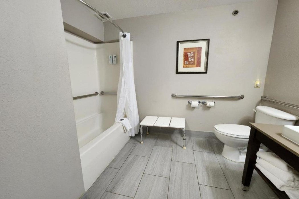 Country Inn & Suites by Radisson, Topeka West, KS 11/42