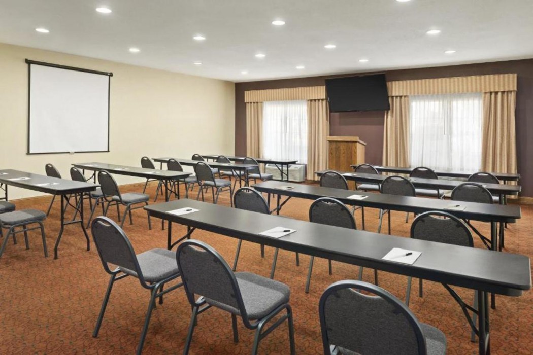 Country Inn & Suites by Radisson, Topeka West, KS 19/42