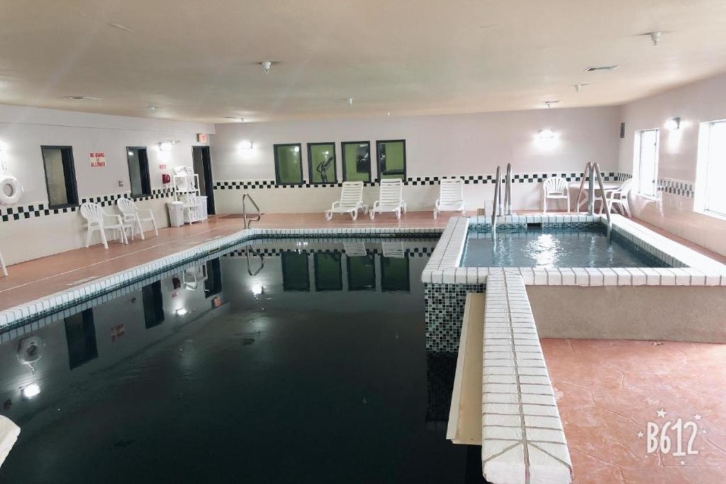 Country Inn & Suites by Radisson, Topeka West, KS 22/42