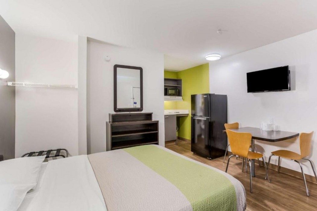 Studio 6 Extended Stay - Jacksonville, FL - South 17/46