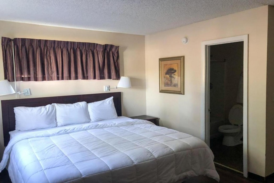 Studio 6 Extended Stay - Jacksonville, FL - South 11/46