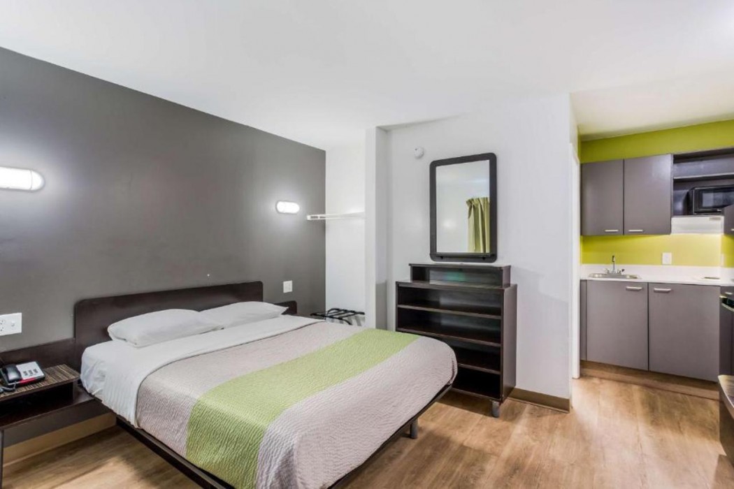 Studio 6 Extended Stay - Jacksonville, FL - South 13/46