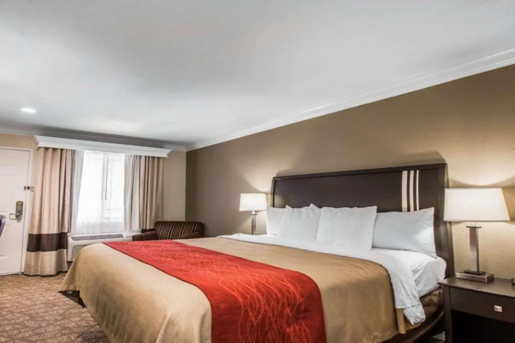 Quality Inn Downey 10/33