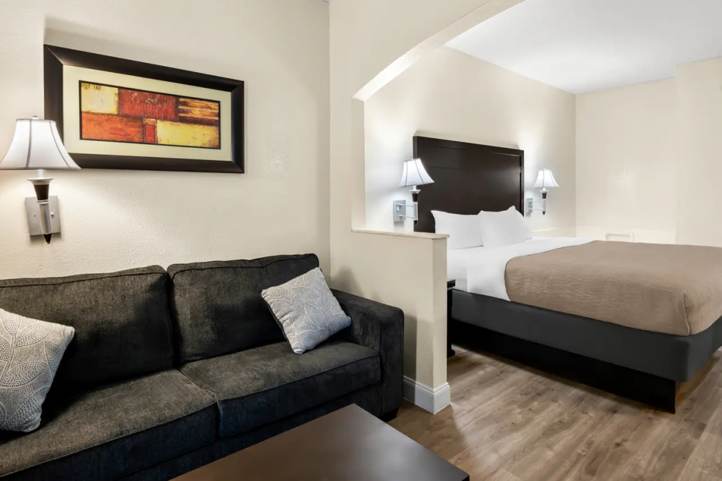 Quality Inn & Suites Lafayette 6/22