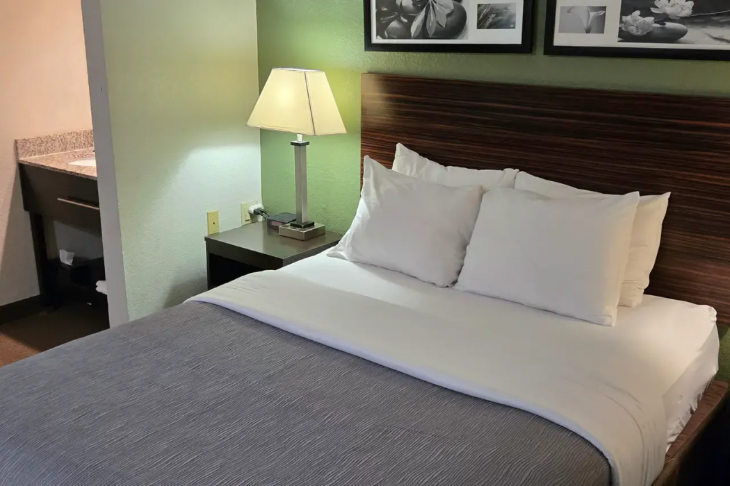 Quality Inn Kansas City International Airport 9/27