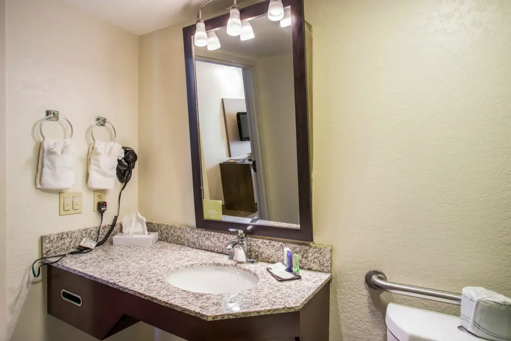 Quality Inn Kansas City International Airport 14/27
