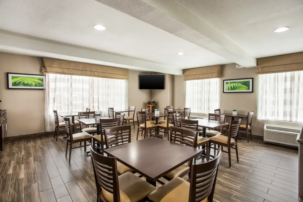 Quality Inn Kansas City International Airport 17/27