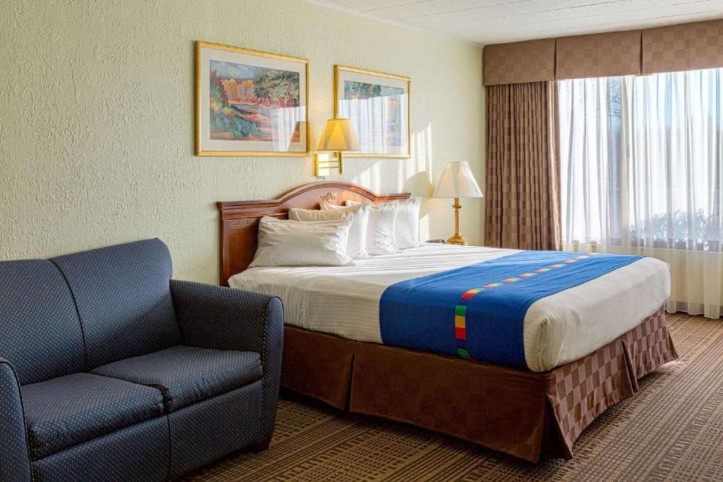 Park Inn by Radisson Sharon, PA 11/51