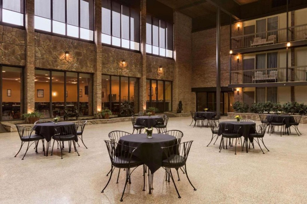 Park Inn by Radisson Sharon, PA 20/51