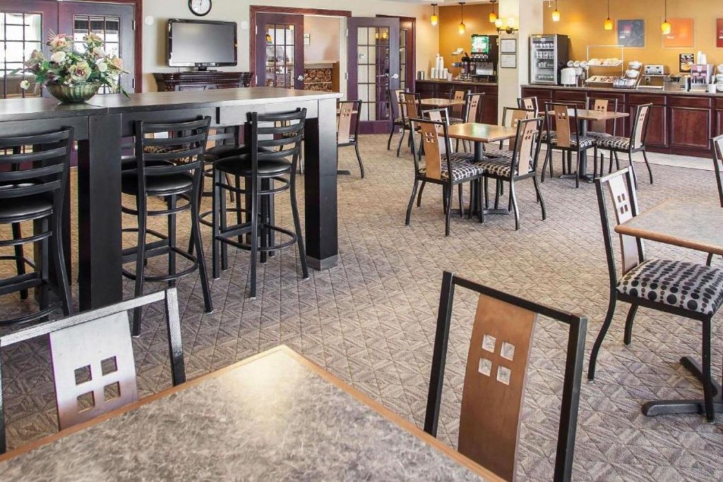 Comfort Suites Bloomington I-55 And I-74 8/25