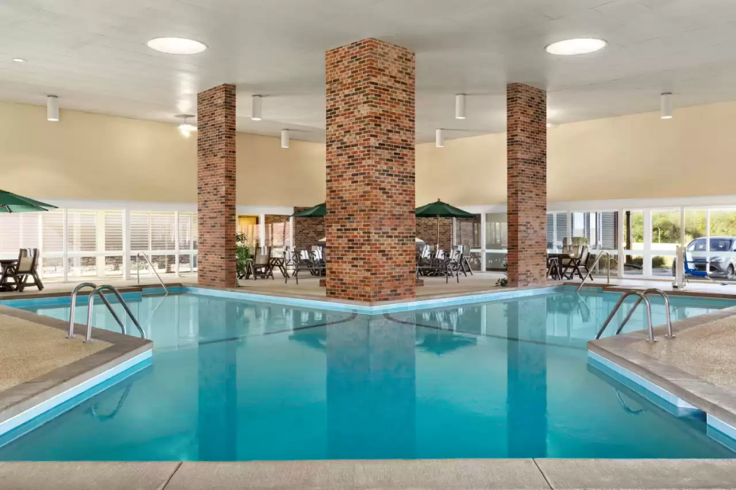 Country Inn and Suites By Radisson Woodbury MN 17/30