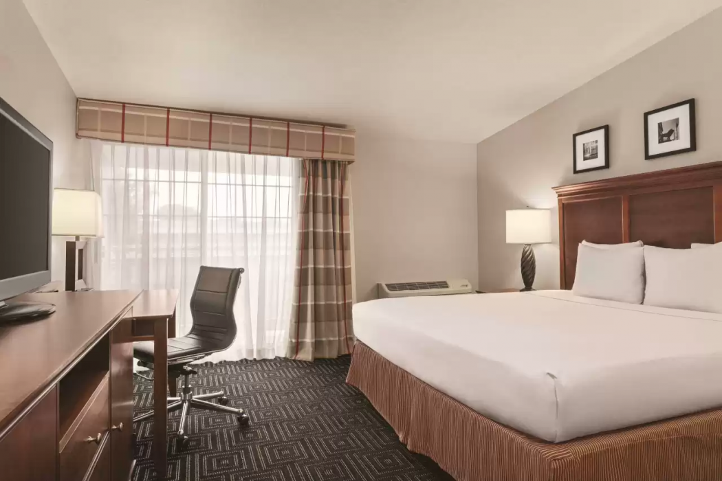 Country Inn and Suites By Radisson Woodbury MN 7/30