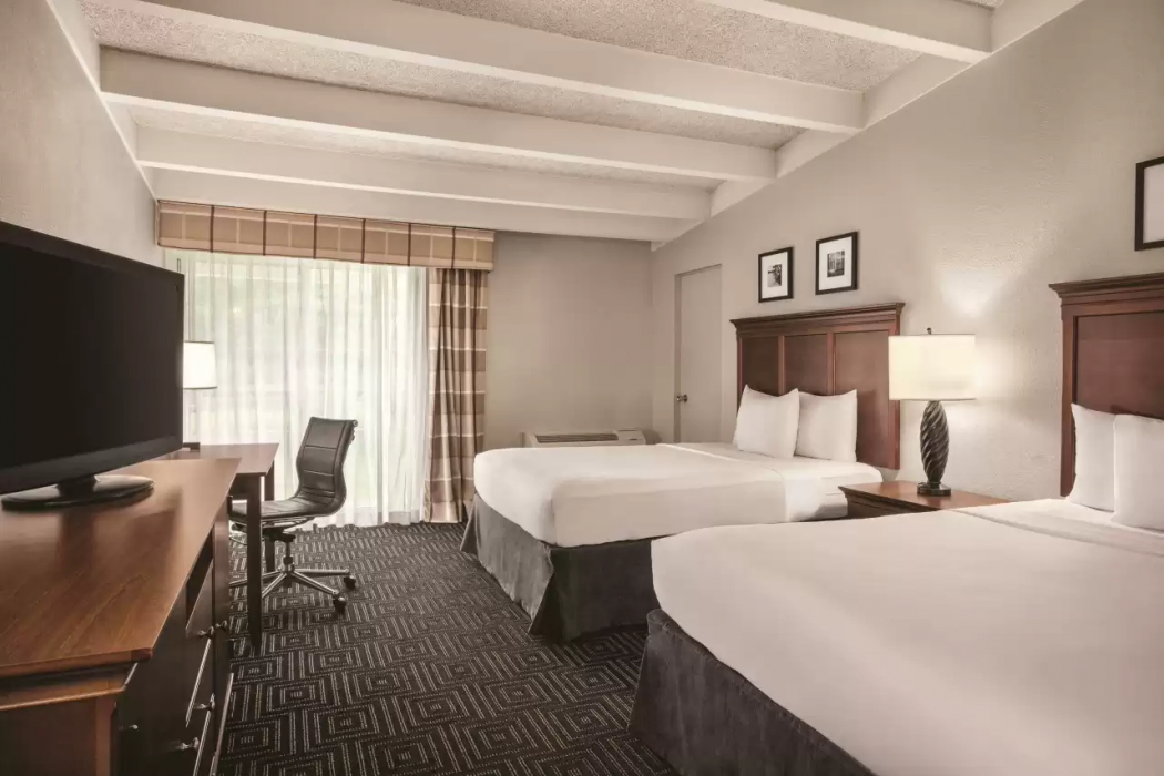 Country Inn and Suites By Radisson Woodbury MN 10/30