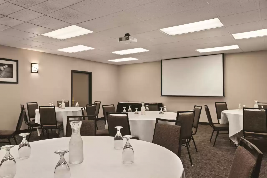 Country Inn and Suites By Radisson Woodbury MN 14/30