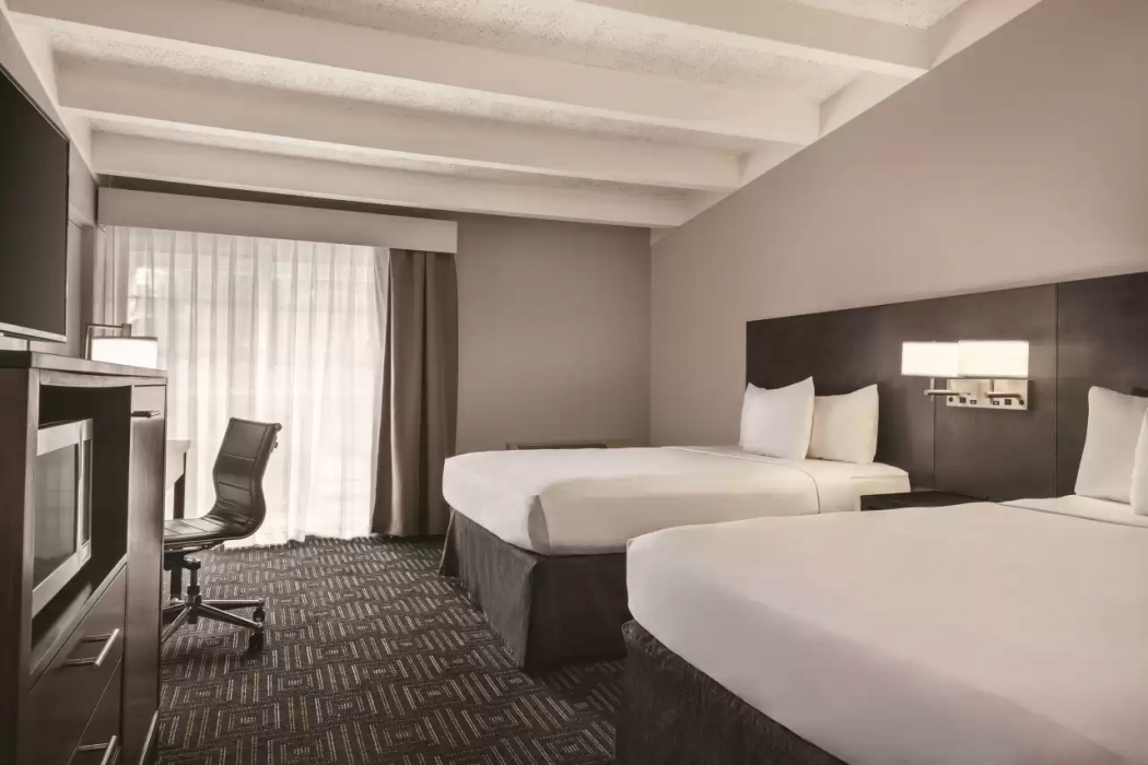 Country Inn and Suites By Radisson Woodbury MN 6/30