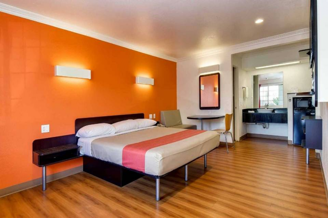 Motel6 Garden Grove, CA 6/40