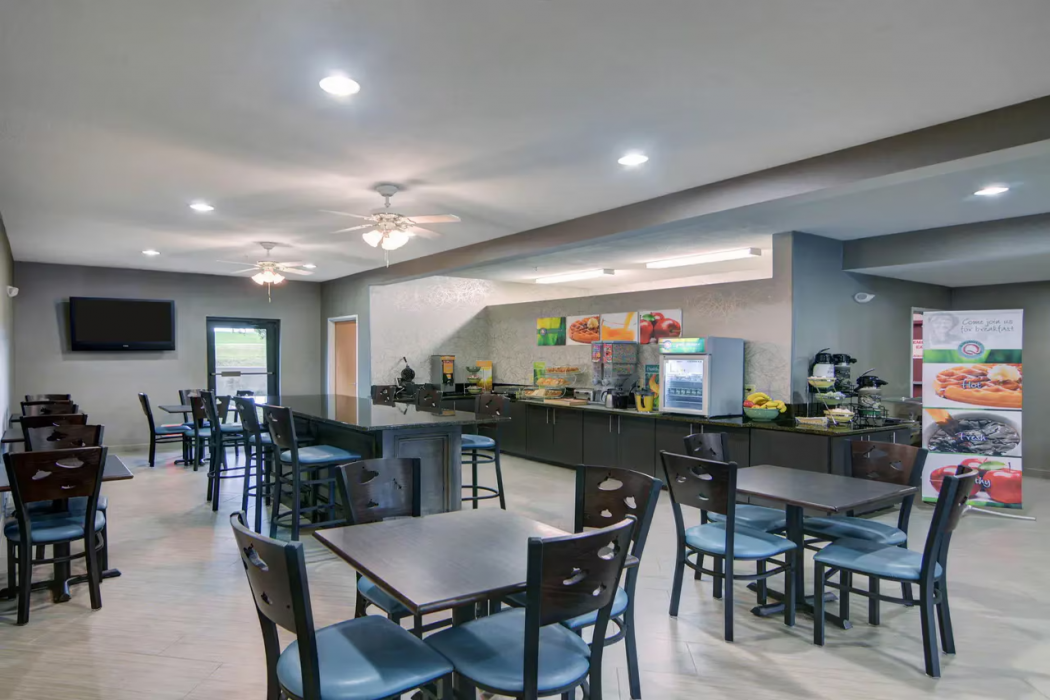 Quality Inn & Suites Grand Prairie 12/27