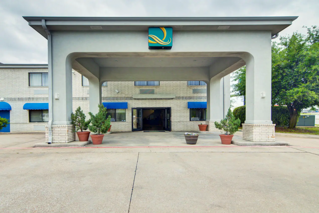 Quality Inn & Suites Grand Prairie 1/27