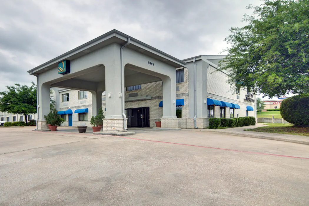 Quality Inn & Suites Grand Prairie 2/27