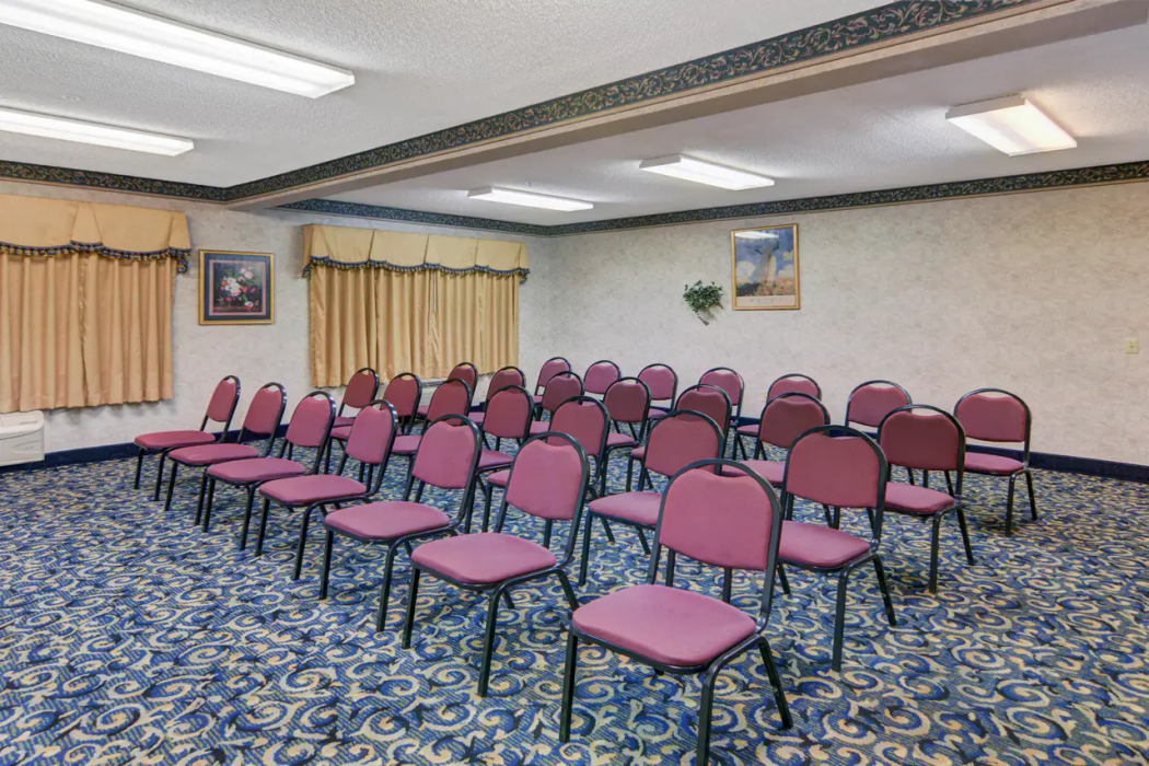 Quality Inn & Suites Grand Prairie 11/27