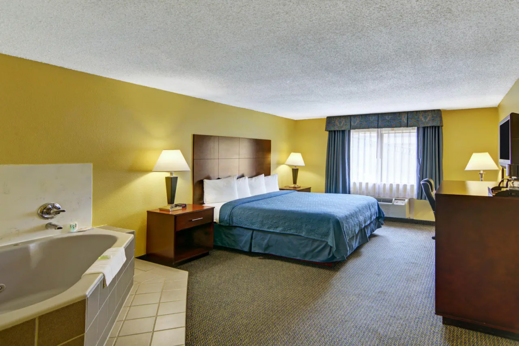 Quality Inn & Suites Grand Prairie 8/27