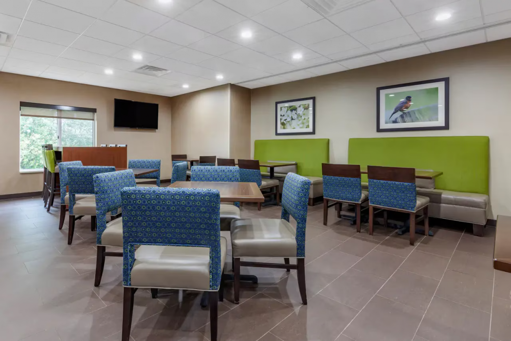 Comfort Suites Escanaba West 18/34