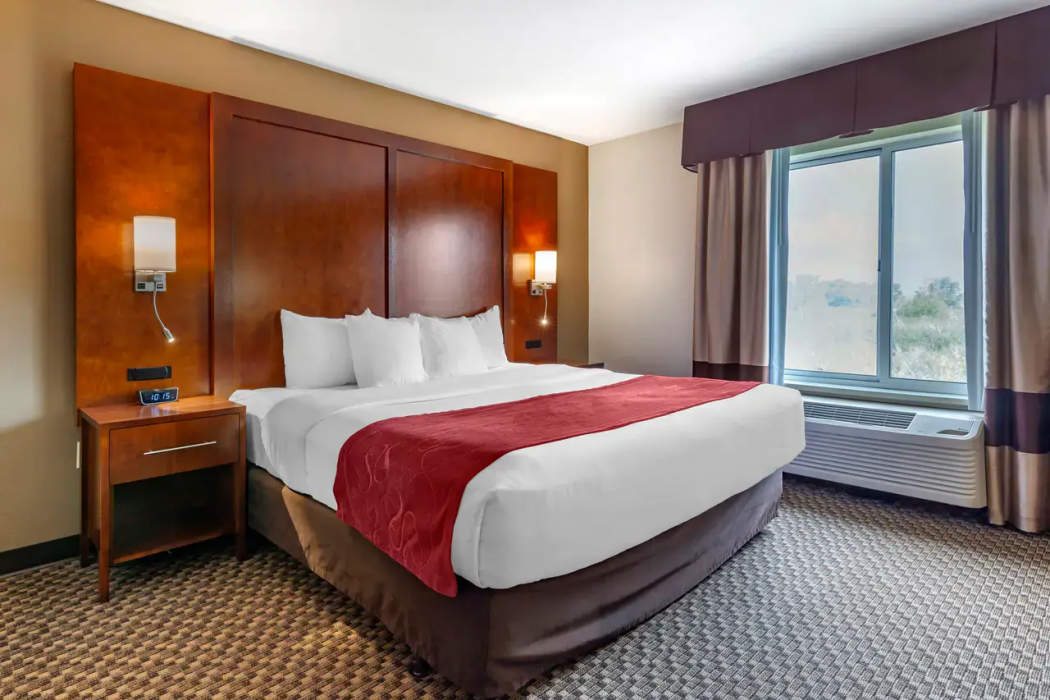 Comfort Suites Escanaba West 10/34