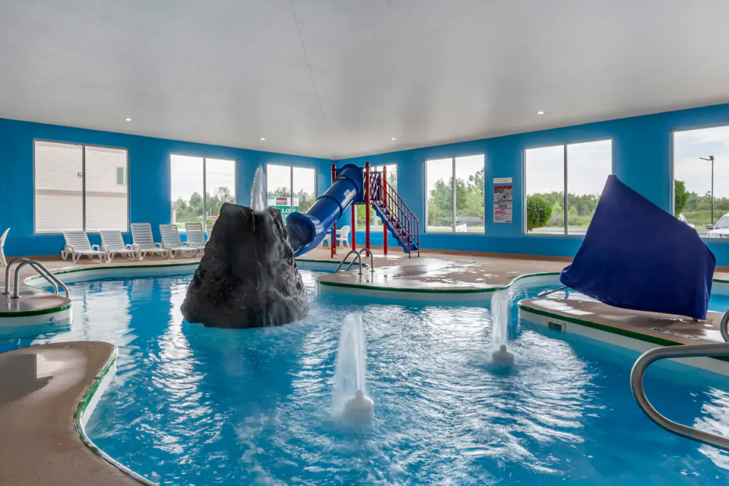 Comfort Suites Escanaba West 23/34