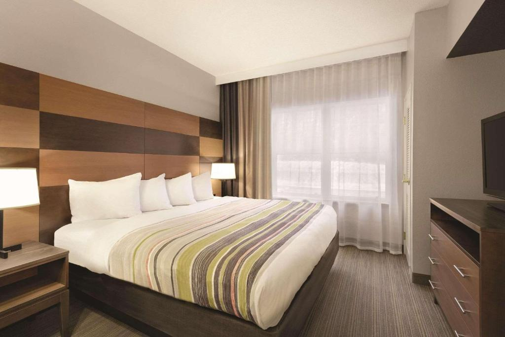 Country Inn & Suites by Radisson, Boone, NC 5/18