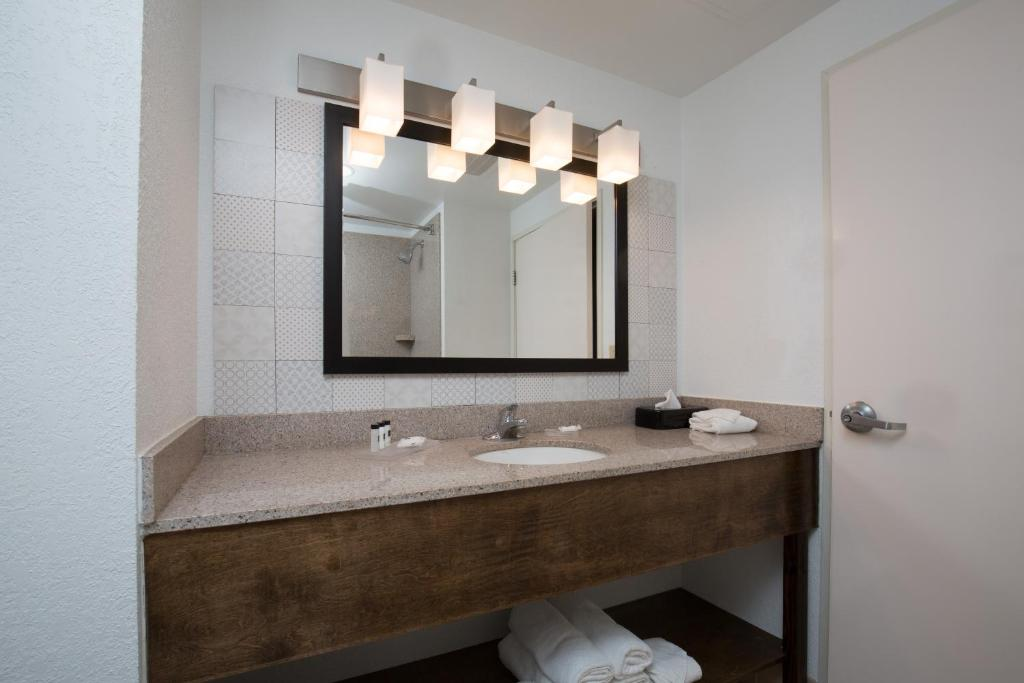 Country Inn & Suites by Radisson, Boone, NC 8/18