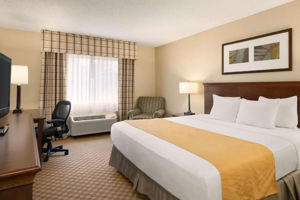 Country Inn & Suites By Radisson, Owatonna, MN 6/12