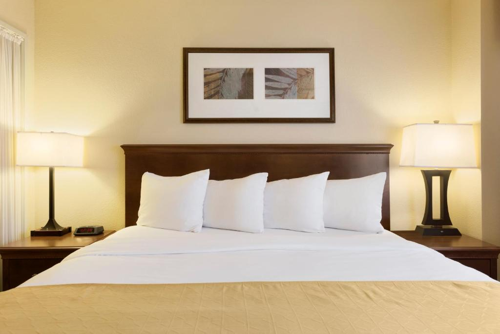 Country Inn & Suites By Radisson, Owatonna, MN 5/12