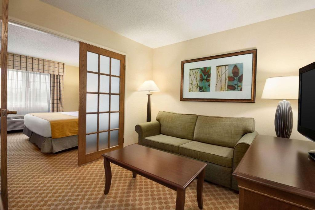 Country Inn & Suites By Radisson, Owatonna, MN 3/12